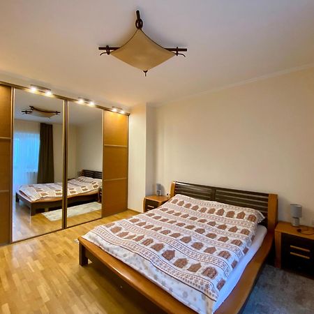Family Apartment Near The University Chernivtsi Εξωτερικό φωτογραφία
