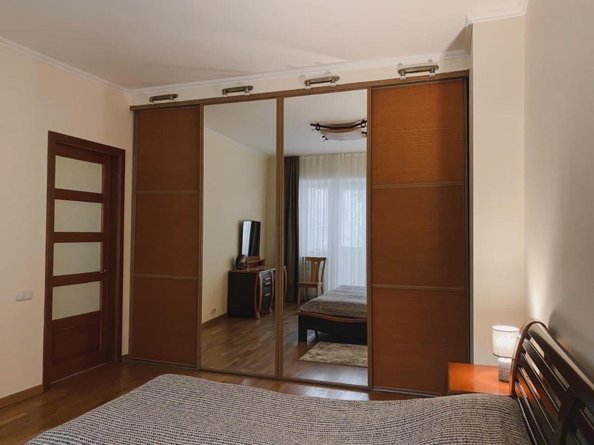 Family Apartment Near The University Chernivtsi Εξωτερικό φωτογραφία