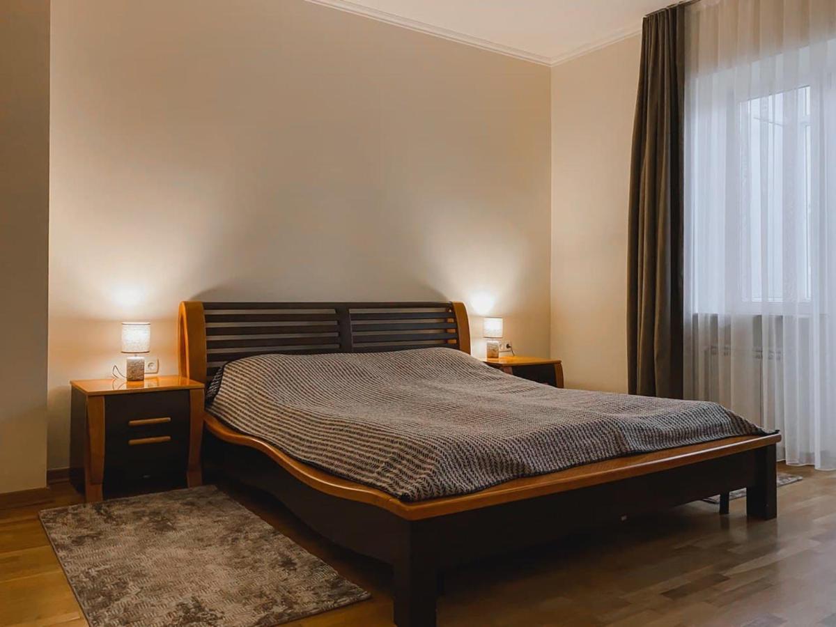 Family Apartment Near The University Chernivtsi Εξωτερικό φωτογραφία