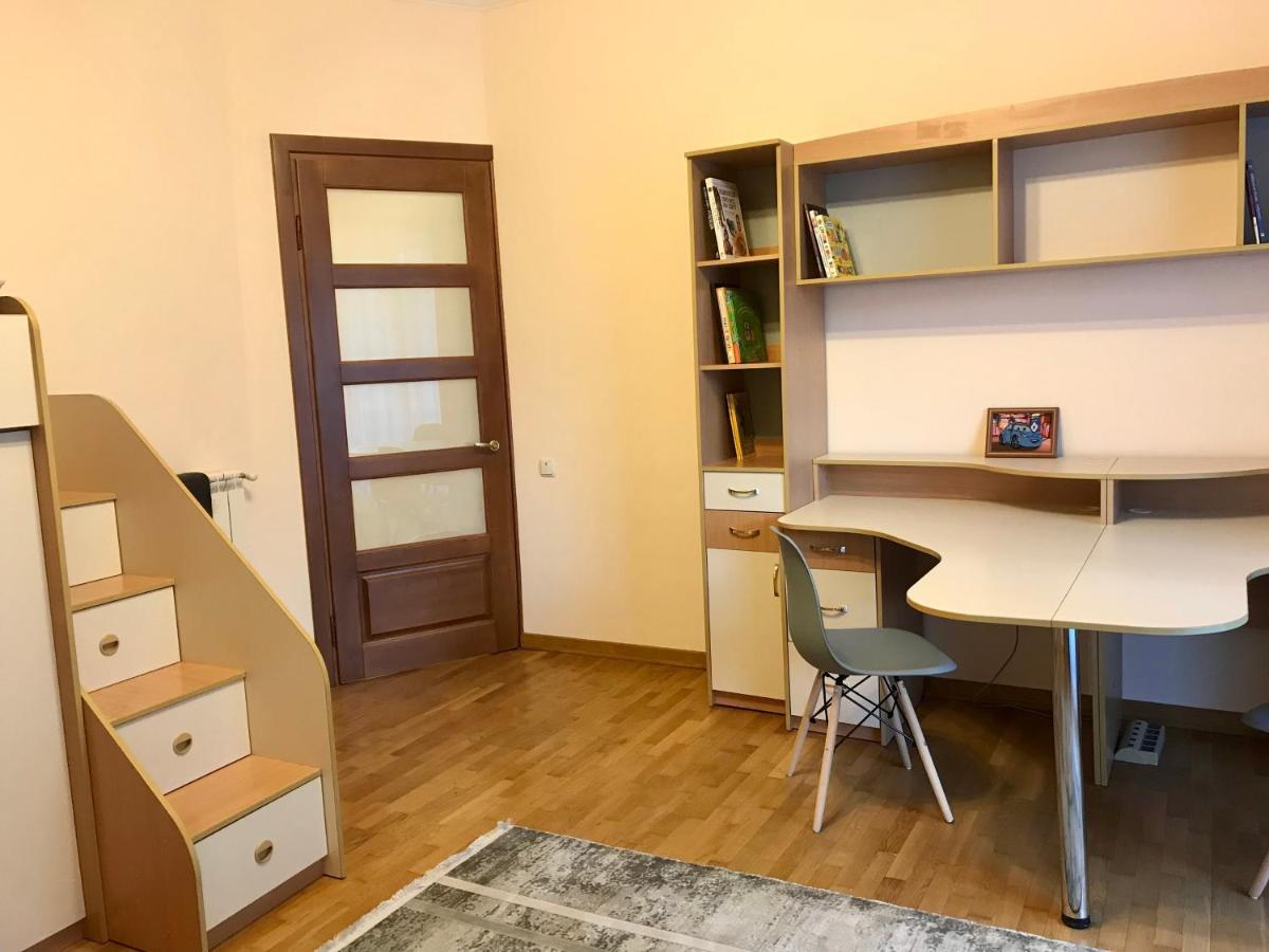 Family Apartment Near The University Chernivtsi Εξωτερικό φωτογραφία
