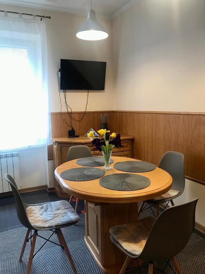 Family Apartment Near The University Chernivtsi Εξωτερικό φωτογραφία