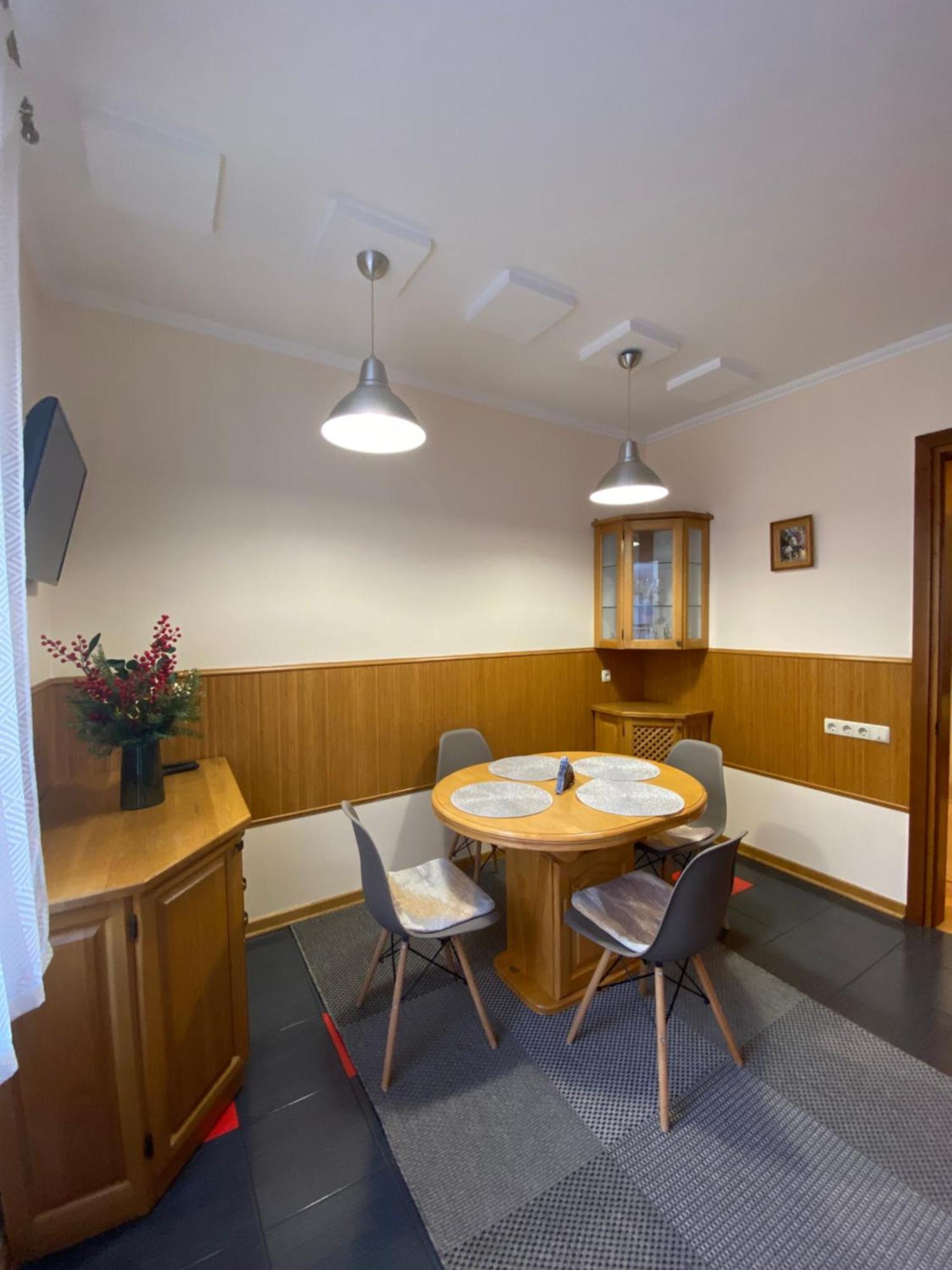 Family Apartment Near The University Chernivtsi Εξωτερικό φωτογραφία
